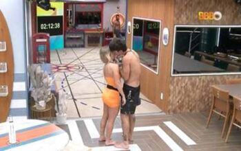 Após edredom movimentado e beijos de Bruna e Gabriel no 'BBB 23', casal acorda de chamego e atriz fala em ressaca moral