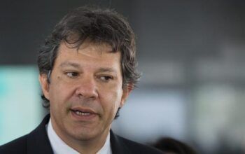 Fernando Haddad suspende nomeações de bolsonaristas da Receita Federal no exterior