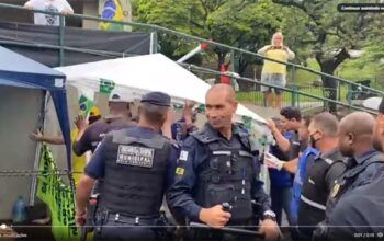 Guarda Municipal desmonta acampamento bolsonarista em frente a quartel do Exército em BH - vídeos