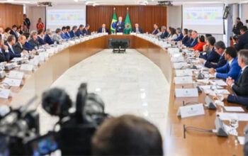 Lula e governadores divulgam carta em defesa da democracia: 'Inegociável'