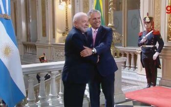 Lula se reúne com presidente Alberto Fernández na Casa Rosada