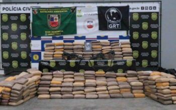 Mais de meia tonelada de maconha e dois fuzis são apreendidos em Manacapuru