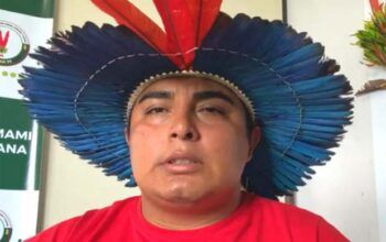 Morríamos enquanto Bolsonaro falava com garimpeiros, diz líder indígena Junior Hekurari