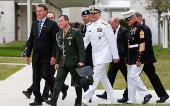 Generao Tomás, novo comandante do Exército barra posse de aliado de Bolsonaro