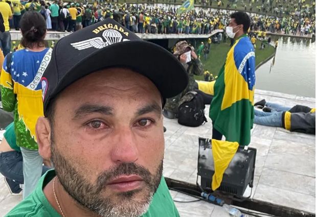 Polícia Federal faz buscas e apreensão na casa de Léo Índio, sobrinho de Bolsonaro