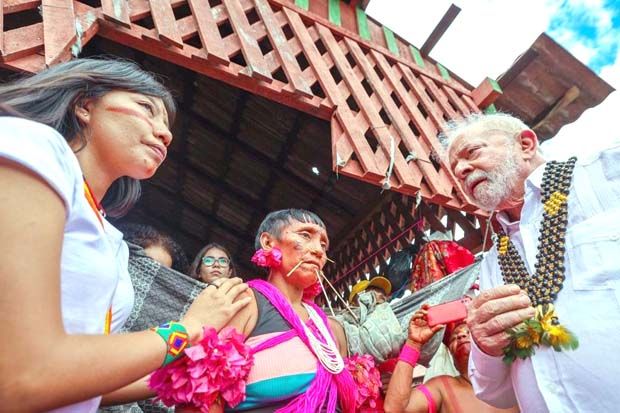 SOS Yanomami - Lula em defesa da vida dos indígenas do Brasil