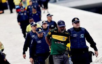 Terroristas presos reclamam de superlotação, comida ruim e mau cheiro