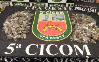 Mulher é presa com cocaína escondidas em mochila de criança