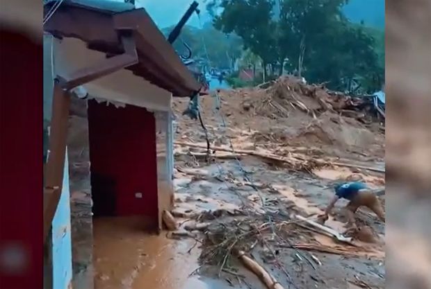 Sobe para 54 o número de vítimas do temporal no Litoral Norte de SP