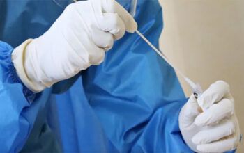 Covid-19: variante Ômicron é predominante e continua evoluindo, afirma OMS