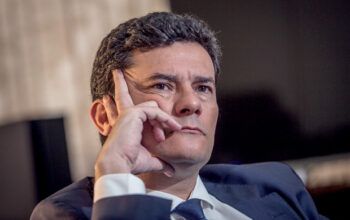 Moro se cala sobre propina de Bolsonaro e é questionado nas redes