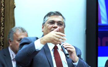 Dino exige de redes sociais retirada de mensagens de ameaça a escolas