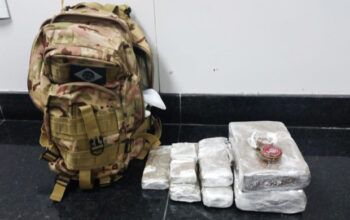 Homem preso pela PF no aeroporto de Manaus com nove pacote de maconha