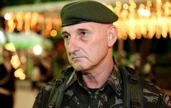 General Gonçalves Dias pede demissão do GSI após divulgação de vídeo de golpistas no Planalto em 8/1