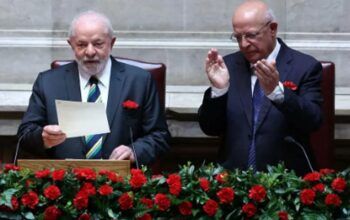 Lula participa da celebração dos 49 anos da Revolução dos Cravos