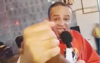 Padre canta sucesso de Xande de Pilares em missa e viraliza - vídeo
