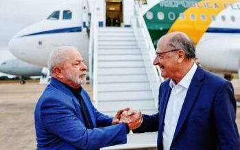 Presidete Lula embarca para viagem à China; Lula se encontrará com o presidente chinês, Xi Jinping