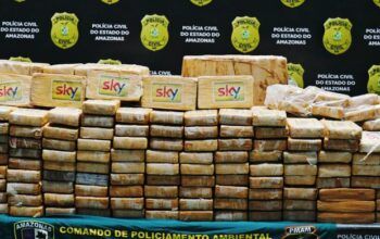 Quase 1 tonelada de cocaína é apreendida no Rio Preto da Eva; o motorista do caminhão foi preso