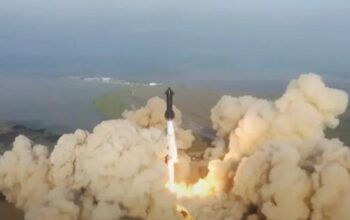 Superfoguete da SpaceX explode no ar minutos após lançamento