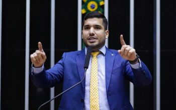 Autor do pedido da CPMI de 8/1, é um dos incitadores dos atos antidemocráticos, conclui PF