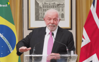 Em Londres, Lula condena prisão de Assange, critica silêncio da mídia e pede movimento mundial por sua liberdade