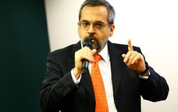 Ex-ministro da Educação, Weintraub chama Bolsonaro de rato e ladrãozinho de joias