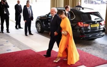 Lula e Janja vão a jantar  oferecido pelo rei Charles III no Palácio de Buckingham, em Londres