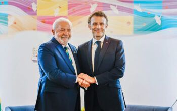 Lula e Macron prometem “pacto financeiro contra a pobreza, pelo clima e pela natureza”