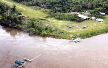 Ministério da Saúde e FAB entregam remédios a comunidades ribeirinhas de Barcelos