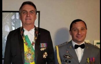 PF encontra 35 mil dólares em dinheiro vivo na casa de Mauro Cid, braço direito de Bolsonaro