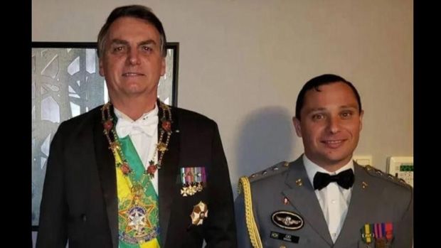 PF encontra 35 mil dólares em dinheiro vivo na casa de Mauro Cid, braço direito de Bolsonaro