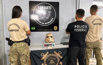 PF prende mulher em Tabatinga por transportar cocaína em capacete do Star Wars