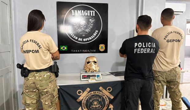 PF prende mulher em Tabatinga por transportar cocaína em capacete do Star Wars