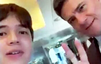 Sérgio Moro foge ao ser perguntado como se sentia de ser chamado de ladrão; ele dá tapinha e jovem reage: "não toca em mim"