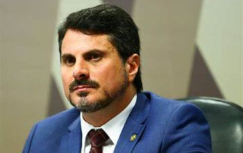 PF faz busca e apreensão em endereços do senador Marcos do Val