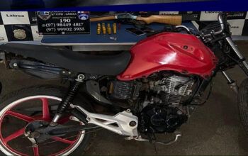 Homem de 20 anos e mulher de 18 são presos em Lábrea por furto de motocicleta