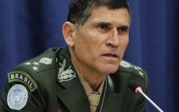 General Santos Cruz detona Bolsonaro e acusa ex-ministro da Defesa de omissão no 8 de janeiro