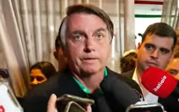 "Hoje levei uma facada nas costas", diz Bolsonaro após ficar inelegível