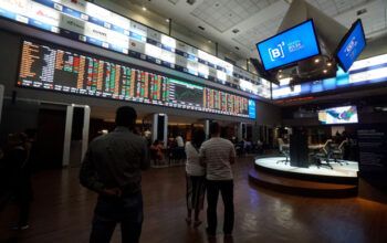 Ibovespa fecha em alta de 1,33%, rompe os 117 mil pontos e acumula alta de quase 4% na semana