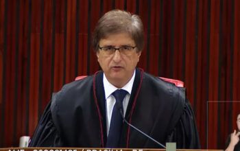 MP Eleitoral pede condenação e inelegibilidade de Bolsonaro