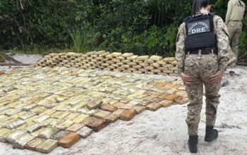 PF apreende 600 quilos de maconha em São Gabriel da Cachoeira; a drogas estava em um barcos