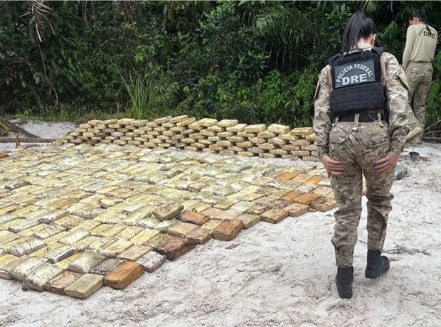 PF apreende 600 quilos de maconha em São Gabriel da Cachoeira; a drogas estava em um barcos