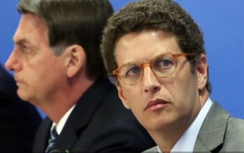 Salles dá indireta para Bolsonaro: ‘Quem com os porcos anda, farelo come’