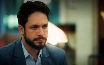 Terra e Paixão: Irene desconfia das intenções de Luigi com Petra e pede para que a filha fique esperta com o golpista