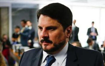 Em novo depoimento à Polícia Federal Marcos do Val contradiz Bolsonaro