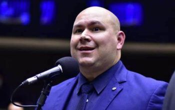 MP Eleitoral pede que deputado do PL seja investigado por transfobia contra Erika Hilton