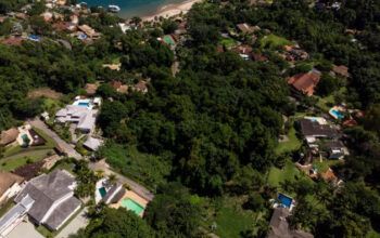 Terreno de Ronnie Lessa em Agra dos Reis é leiloado e pode indenizar família de Marielle