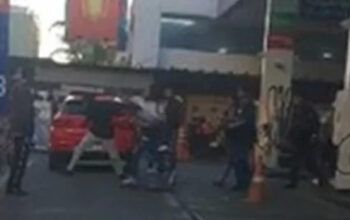 Briga por drogas termina em pancadaria em posto no centro de Brasília