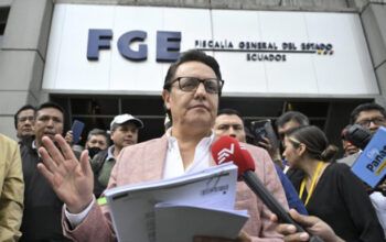 Candidato à presidência do Equador é assassinado com três tiros na cabeça