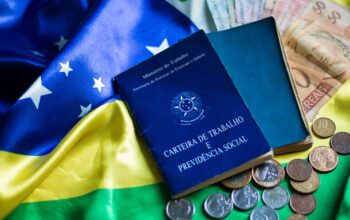 Desemprego no Brasil cai para 7,9% no trimestre até julho, menor patamar desde 2014, diz IBGE